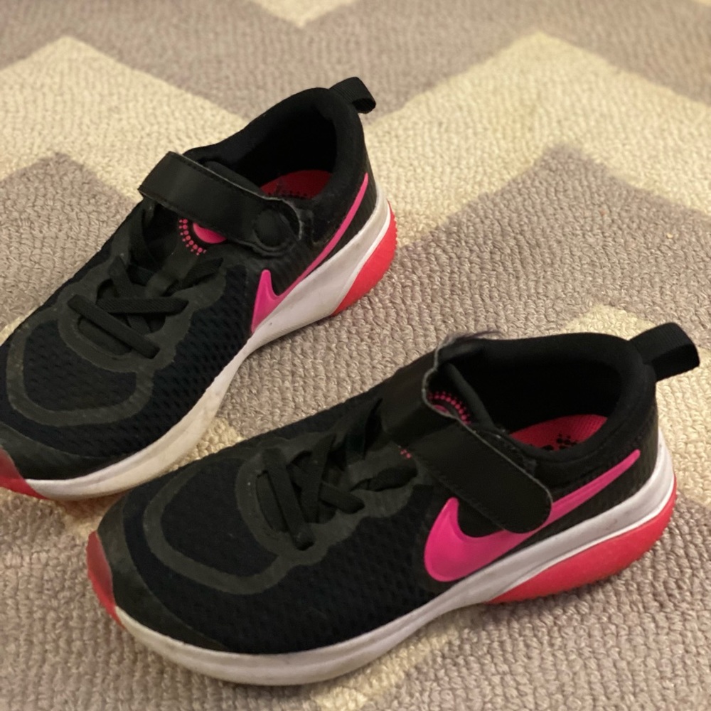 Girls Nike sneakers - Picture 2 of 4